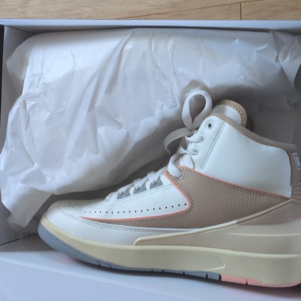 ✨ NIB Air Jordan 2 Women's Retro High Tops Desert Sunset Haze Color Size US 8.5 - Picture 6 of 6